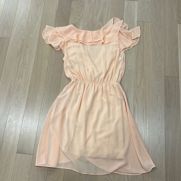 Peach mini dress with ruffles. Size small. Good condition - Picture 4 of 6